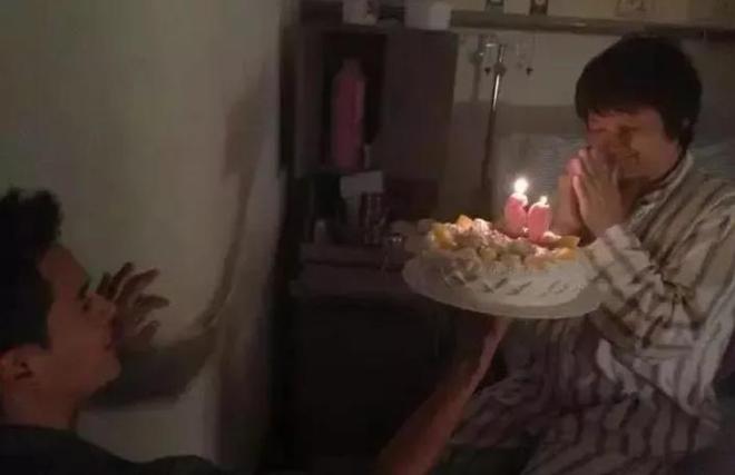 给穷小子现如今老公红到让人嫉妒九游会一部戏吃一辈子二婚带娃嫁(图5)