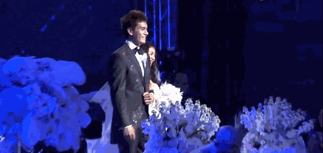 给穷小子现如今老公红到让人嫉妒九游会一部戏吃一辈子二婚带娃嫁(图4)