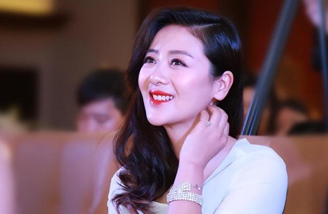给穷小子现如今老公红到让人嫉妒九游会一部戏吃一辈子二婚带娃嫁(图12)