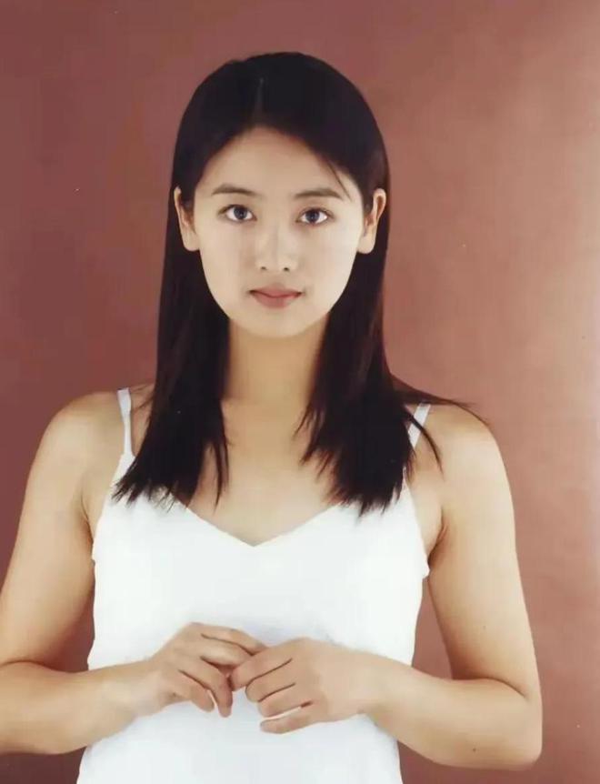 给穷小子现如今老公红到让人嫉妒九游会一部戏吃一辈子二婚带娃嫁(图13)