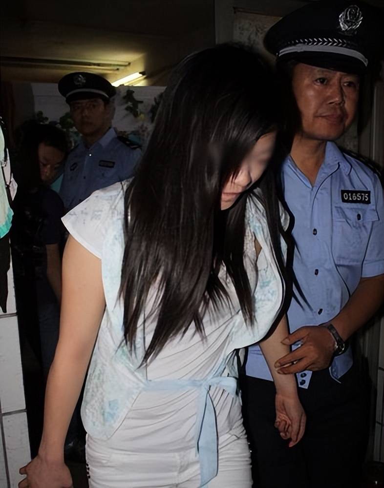 像央视记者冒死揭露莞式一条龙全过程九游会J9入口东莞扫黄抓捕真实影(图2)