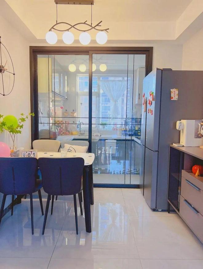 删繁就简才舒适每处细节都藏着生活暖意j9九游会入口首页113㎡独居美宅：(图4)