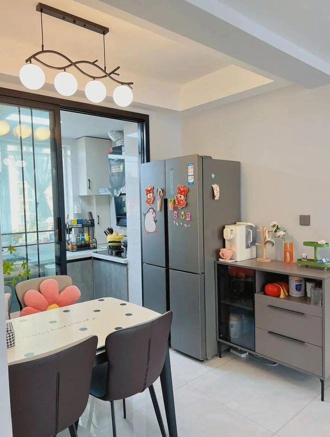 删繁就简才舒适每处细节都藏着生活暖意j9九游会入口首页113㎡独居美宅：(图7)