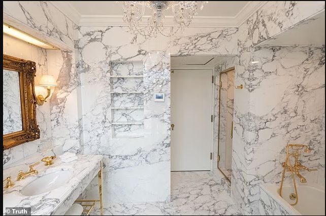 修前后对比金碧辉煌引爆热议：更优雅还是太浮夸？j9九游会真人游戏第一白宫曝光“林肯浴室”装(图2)